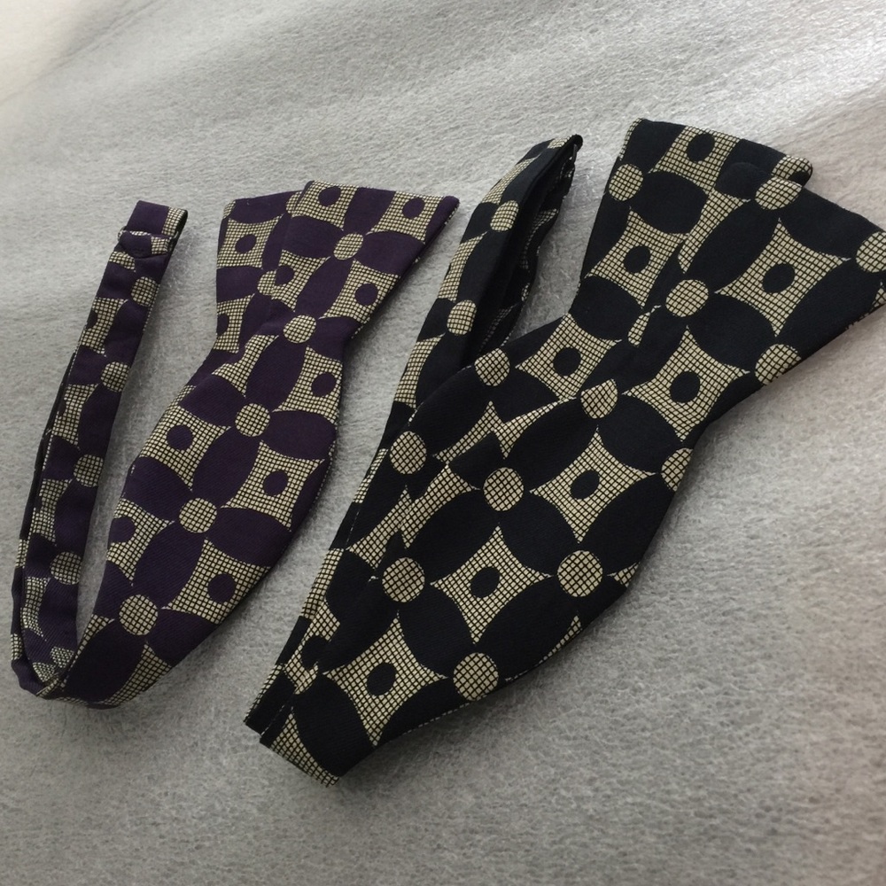 NWOT (2) Bow Ties in same pattern in diff. colors